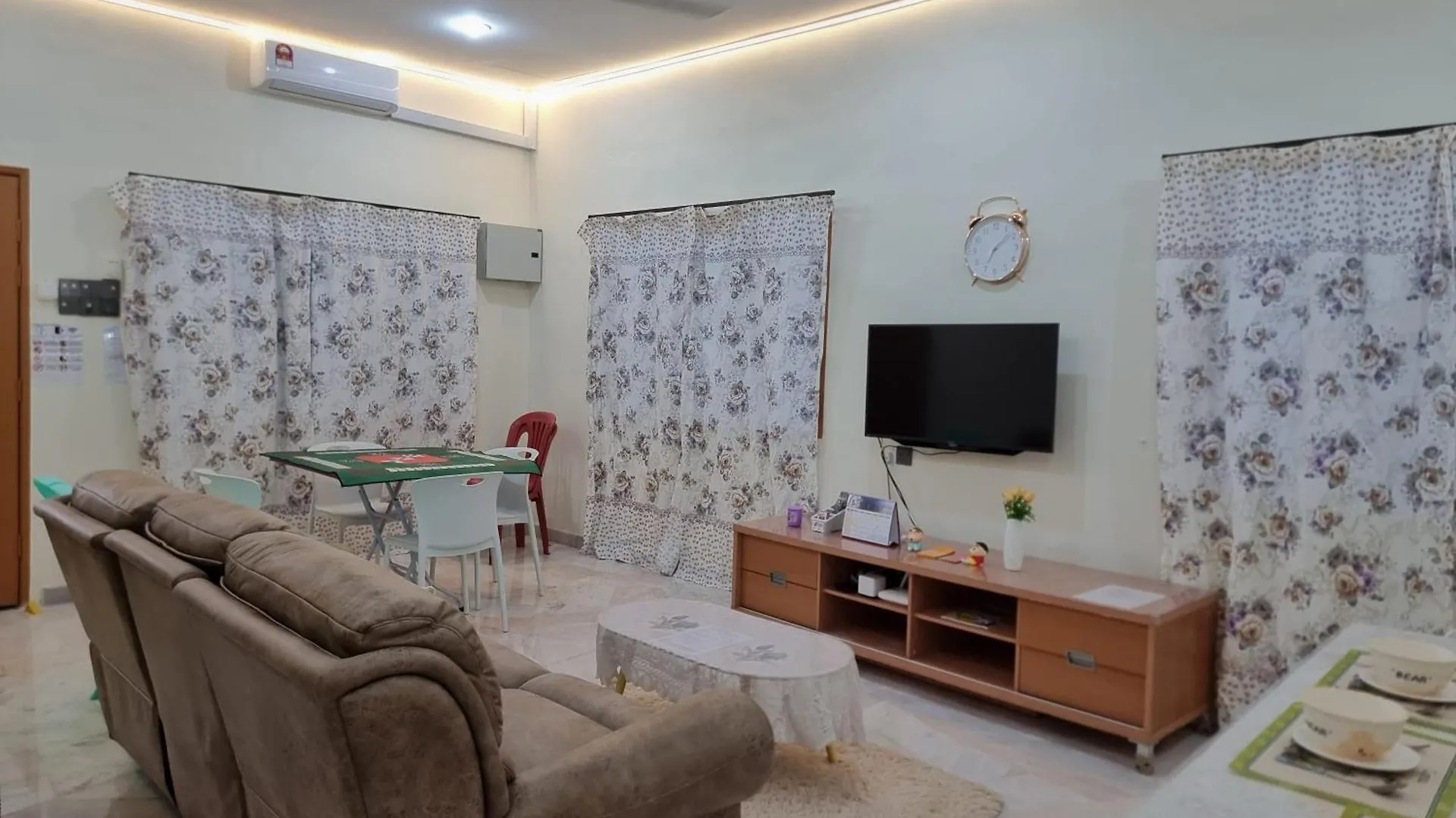 Vacation Ipoh Homestay For 12 Pax 4 Bedrooms For Delicious Food Holiday home